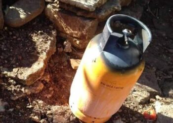 Shpërthen bombola e gazit në një banesë, plagoset pronari, 2 policë dhe një zjarrfikës