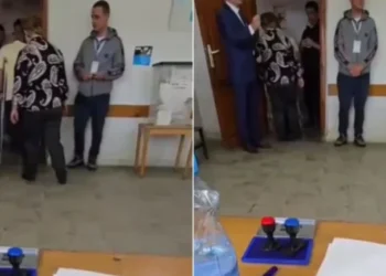 Luan Baçi nxirret jashtë qendrës së votimit nga komisionerët, shkeli Kodin Zgjedhor