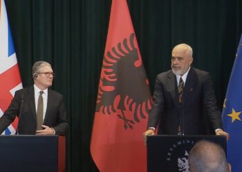 Denigrimet ndaj shqiptarëve, Starmer: Qasja ime e ndryshme! Rama: Ofendimet, jo nga Kryeministra