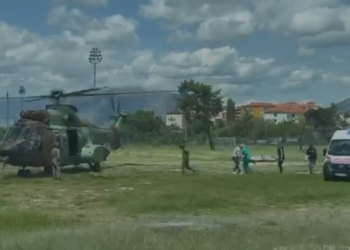 U dëmtua në kokë dhe trup pasi u rrëzua nga çatia e kishës, prifti transportohet me helikopter tek Trauma