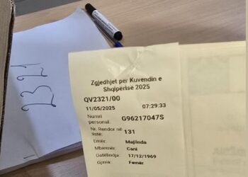 Fotografoi fletën e votimit, shoqërohet në polici 56-vjeçarja në Elbasan