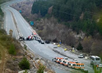 Aksident i rëndë në Kroaci, makina përplaset me autobusin, 2 të vdekur dhe 31 të plagosur