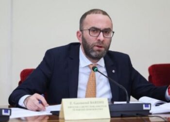 “Keni dhunuar zgjedhjet”, Bardhi debate me Spiropalin dhe Ballën në Konferencën e Kryetarëve