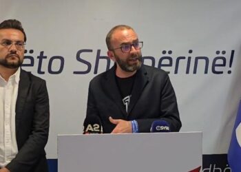 Kandidati i PD u shoqërua në polici, Bardhi: Po na pengojnë të bëjmë fushatë! Partitë e vogla kanë stenda në çdo shesh