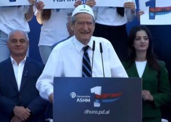 “Ka tre ditë që ecën me thesin e rrenave mbi shpinë”, Berisha nga Mirdita: Rama s’është as vlonjat e as shqiptar