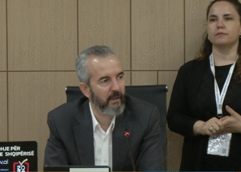 Kreu i KQZ raporton problematikat e para: 8% e qendrave të votimit janë hapur me vonesë, shqetësim prezenca e përfaqësuesve të partive