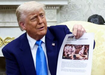 Vuri me “shpatulla pas muri” presidentin afrikano-jugor, por Trump gaboi me pamjet