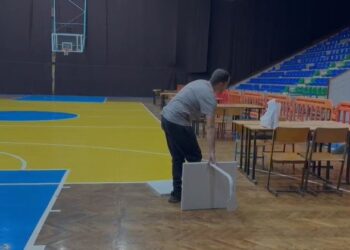 Nis përgatitja për vendnumërimin e votave në KZAZ pranë pallatit të Sportit në Durrës