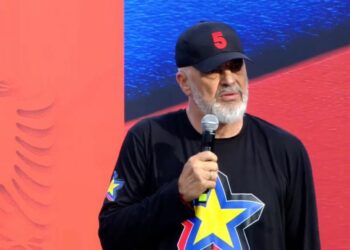Takimi në Kavajë, Rama ironizon kandidatin e PD: Berberi të mbajë posterin e atij çunit, është fiks për të ftuar njerëzit të qethen