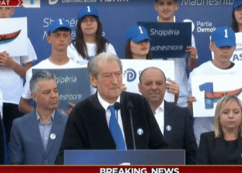 Berisha mbyll fushatën në Berat: S’kam ambicie për pushtet, por jam ndryshimi