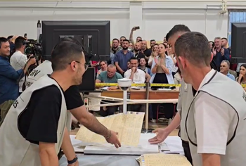 Mbyllet numërimi i votave në Fier me lot e përqafime, PS në festë me 12 mandate