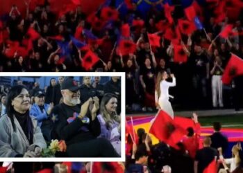 Muzikë dhe këngë/ Jo vetëm fjalime, mbyllja e fushatës së PS është edhe festë