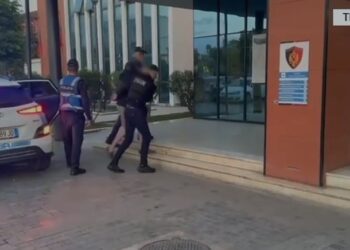 I armatosur me pistoletë me fishek në fole, pranga 37-vjeçarit në Tiranë