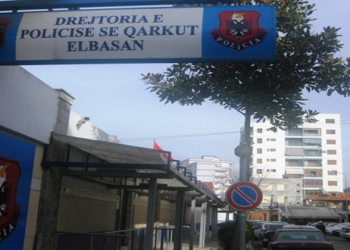 Bie zjarr në hotel, klientja 69 vjeçare tenton të dalë nga dhoma dhe…