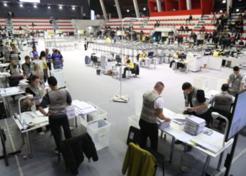 Votat e diasporës/ PS kërkesë Komisionit të Numërimit: U kontestuan 25% e zarfeve “B” në Korçë e Dibër, të merret vendim