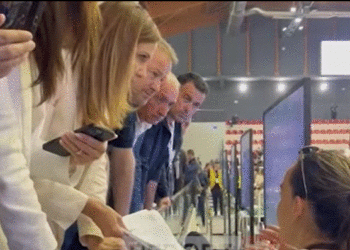 Zarfet e diasporës së Greqisë, Tabaku debat me Celibashin për votat që s’përputhen