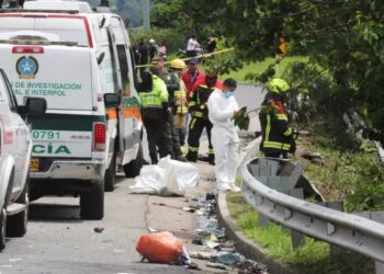 Ekskursioni shndërrohet në tragjedi. Përmbyset autobusi me studentë, 10 të vdekur në Kolumbi