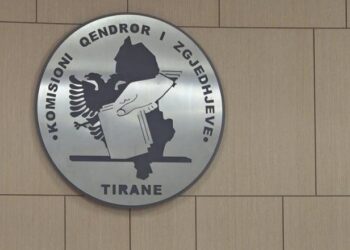 KQZ urdhëron numërimin e dy kutive me vota të panumëruara në Durrës dhe Elbasan