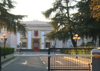 Profesionet e 140 deputetëve të Parlamentit të ri, dominojnë ekonomistët dhe juristët