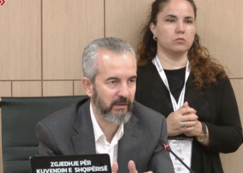 A do të shtyhet orari i votimit në Vlorë? Ja si përgjigjet Celibashi