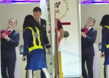 Ekspertët zbulojnë se çfarë i tha bashkëshortja Macron pas shuplakës