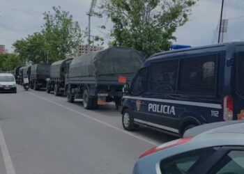 Mbërrijnë materialet zgjedhore në Durrës, transportohen nën masa të rrepta sigurie