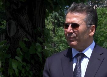 11 maji/ Mediu: Të faktojmë farsën, por sytë edhe nga gabimet tona! Koalicioni me probleme, nuk u ‘josh’ votuesi i lëkundur