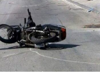 Aksident në rrugën Sarandë-Ksamil, plagosen dy të rinj që udhëtonin me motor