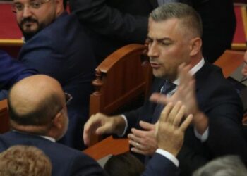 Nga grushti i kolegut deputet te zjarri i karrigeve në Kuvend, rastet kur Bledjon Nallbati shfaqet dhunues përsëritës