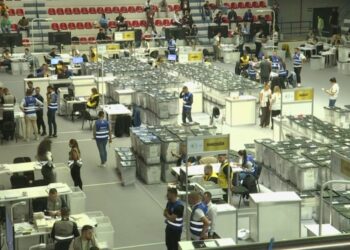 Procesi historik, numërohet kutia e parë me votat e Disaporës, ja rezultati