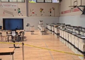 Incident në KZAZ 32 në Tiranë, vëzhguesit sherr me njëri-tjetrin, ndërhyn policia