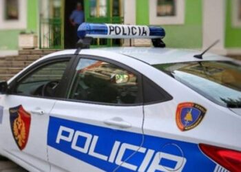 “Jam mik i djalit tënd”/ Mashtronte qytetarë dhe u merrte shuma parash, arrestohet 64-vjeçari