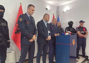 Policia zbardh “Enigmën”: Arrestohet i kërkuari me 25 emra dhe 6 të tjerë! Aksioni, në një lokal te Gjiri i Lalzit