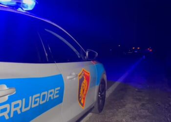Sherr mes vajzave në Korçë, goditet me shishe qelqi e reja që denigronte minorenet në Instagram, 3 të shoqëruar