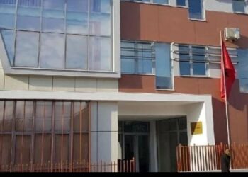 Lejuan shtrimin e rrugëve në Belsh në funksion të fushatës elektorale, Prokuroria ndalon 4 persona