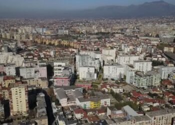 Më pak para, më shumë prona/ Shqiptarët investojnë më së shumti në pasuri të patundshme se sa në llogari bankare