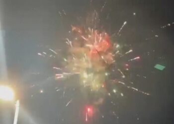 VIDEOLAJM / Rezultati i kutive të para, Partia Socialiste feston me fishekzjarre