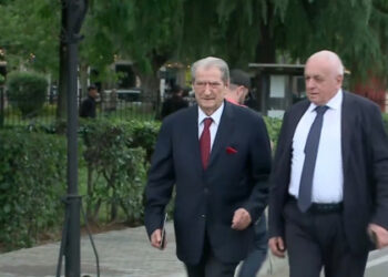 Berisha rikthehet në Kuvend pas humbjes së zgjedhjeve: Ka vetëm një strategji!