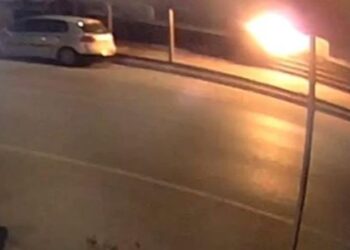 Dalin pamjet/ Ja momenti i shpërthimit me tritol në derën e një lokali në Berat dy ditë më parë