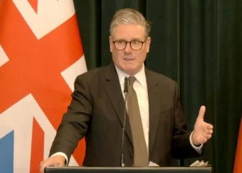 Starmer në Tiranë, Sky News: Pse Shqipëria tha “JO” për kampet, incidenti me Cameron në 2024
