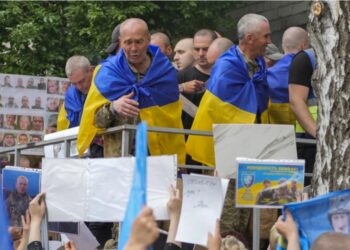 1000 të burgosur ukrainas kthehen në shtëpi, Zelensky: Do t’i sjellim të gjithë robërit në atdhe