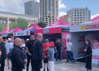Me Lindën dhe Zahon, Rama ndjek ‘Giro d’Italia’ nga sheshi ‘Skënderbej