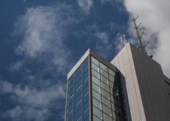 Tha se shefi i Zyrës së BE në Kosovë ka nxitur trazira në veri, Kurti shkarkon zëvendësministrin