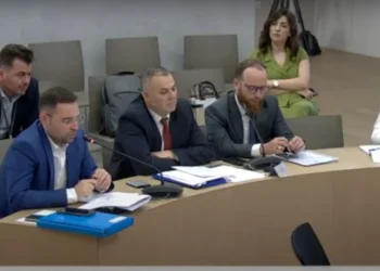 Vjedhjet brenda PD, Dogjani nxjerr videon: Murrizi del me 15 vota më shumë sesa kishte në kuti