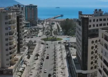 Apartamenti në Vlorë kthehet në ‘fole’ prostitucioni, arrestohet i riu, shpallet në kërkim kinezja