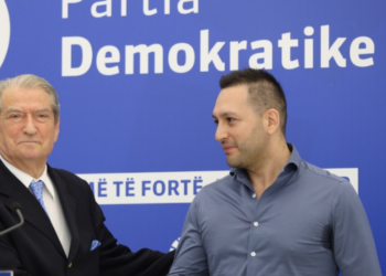 Zyrtari i Berishës: Shqiptarët i kapin gjërat me vonesë, por flladi i ndryshimit po fryn! Do bëhemi konservatorë