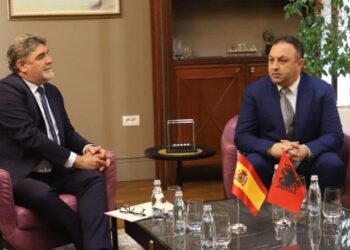 Ministri Hoxha pret ambasadorin e Spanjës: Forcojmë bashkëpunimin në luftën kundër krimit dhe pastrimit të parave