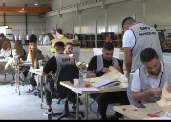 PD shpalli ‘tradhtarë’ numëruesit e vet, ‘firmosi’ numërimin elektronik