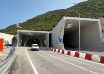 Nis punën qendra e monitorimit në ‘Tunelin e Llogarasë’! Grup zjarrfikësesh dhe kamera 24 orë, shoferët ‘pilotë’ rrezikojnë gjobat