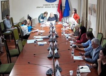 Siguria ushqimore te “Shëndetësia”, PD: Helmimi në Gramsh kambanë alarmi, reformim AKU-së